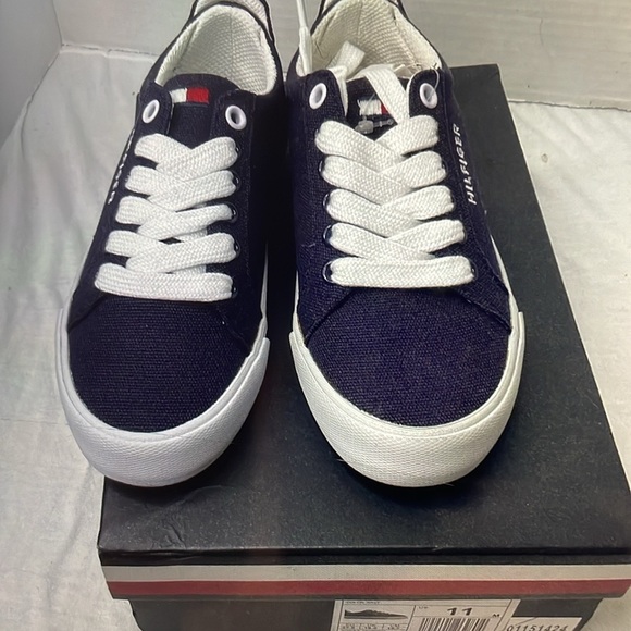 Youth size 1 Tommy Hilfiger Blue Canvas Sneakers new in box Summer, Kids, play - Picture 2 of 9